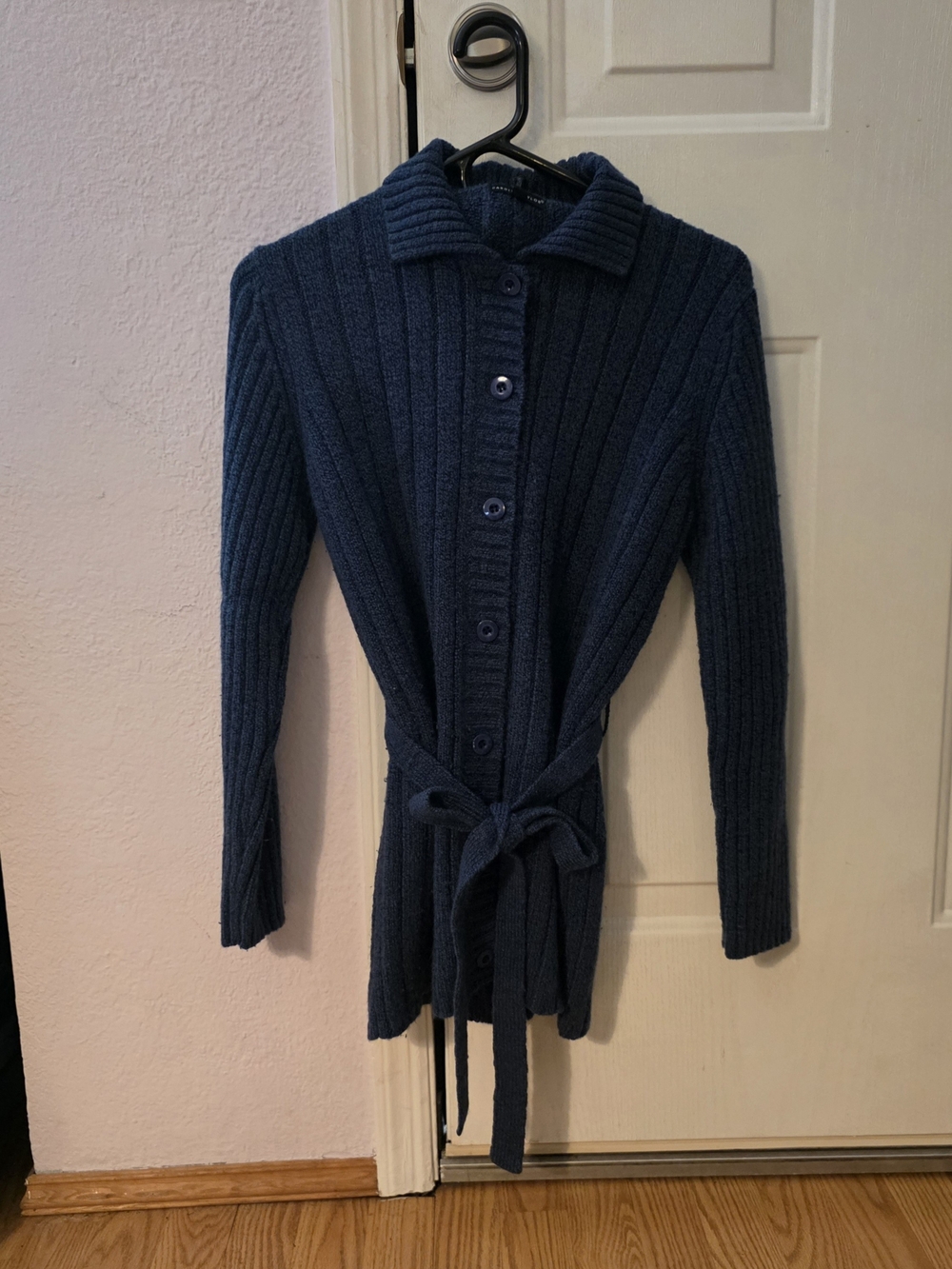 Carolyn Taylor Small  Ribbed Button-Front Knit Cardigan in Navy